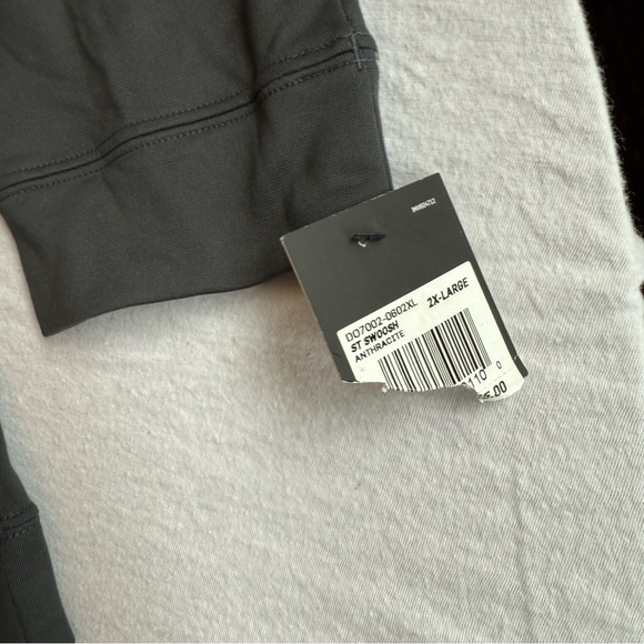 NWT Nike men's 2XL Black Quarter-Zip Pullover - Picture 3 of 4